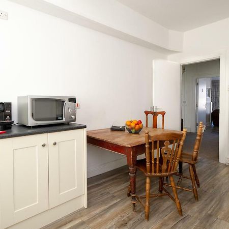 The Square Townhouse Fermoy Hotel ภายนอก รูปภาพ