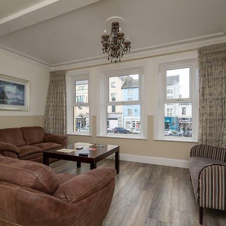 The Square Townhouse Fermoy Hotel ภายนอก รูปภาพ