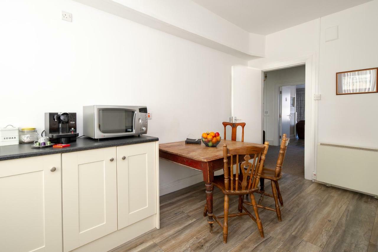 The Square Townhouse Fermoy Hotel ภายนอก รูปภาพ